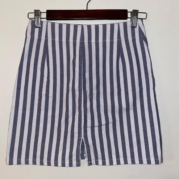 Brandy Melville pinstripe skirt - Picture 3 of 4